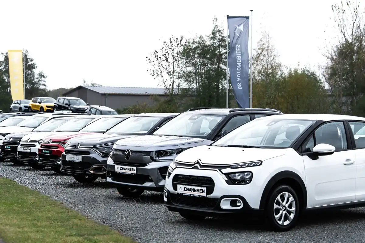 Citroën Fahrzeuge auf dem Hof in Drochtersen
