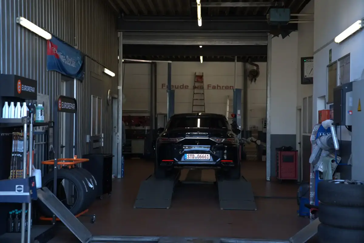 DS 9 bei der Dialogannahme in der Werkstatt von Autohaus Johannsen